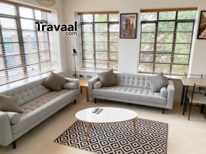 Travaal.©om - 3 Bed Serviced Apartment
